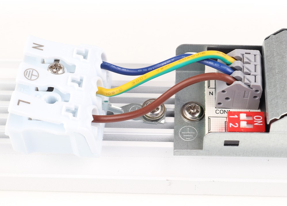 Pragmalux LED spejlarmatur Aqualis firkantet IP44 IK03 900mm 20W 2250-2600lm 2700K-3000K-4000K 3-CCT sort RAL9005
