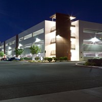 Pragmalux LED Breedstraler Auva G3 IP66 C4 180-300W 3000K-5000K 3CCT 30300-51500lm asymmetrisch grijs RAL9006-7